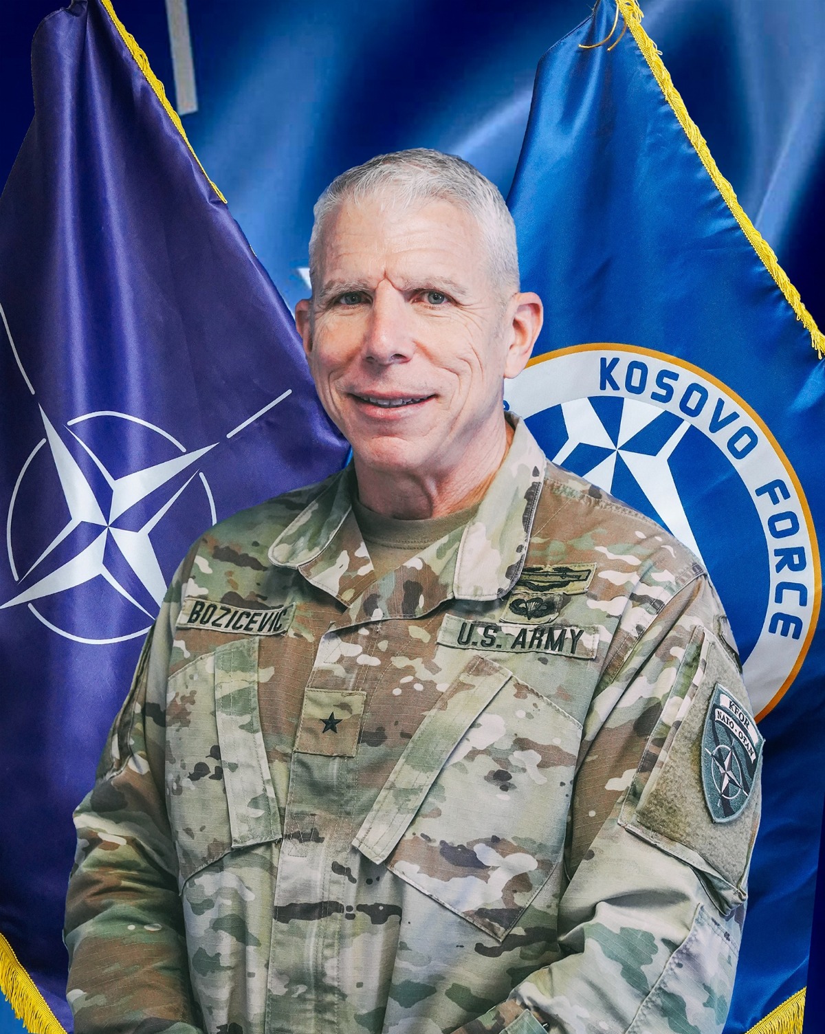 cos-bg-larry-henry-1-M97M61